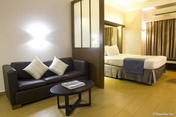 Microtel By Wyndham Acropolis