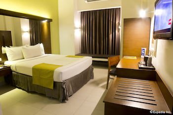 Microtel By Wyndham Acropolis