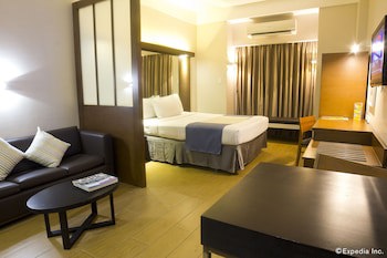 Microtel By Wyndham Acropolis