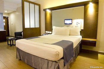 Microtel By Wyndham Acropolis