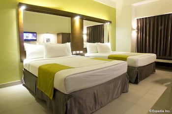 Microtel By Wyndham Acropolis