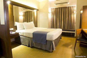 Microtel By Wyndham Acropolis