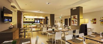 Microtel By Wyndham Acropolis