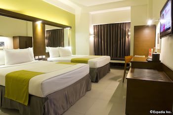 Microtel By Wyndham Acropolis