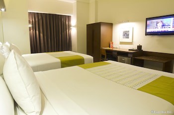 Microtel By Wyndham Acropolis