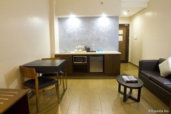 Microtel By Wyndham Acropolis