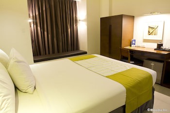 Microtel By Wyndham Acropolis