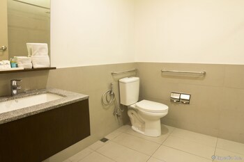Microtel By Wyndham Acropolis