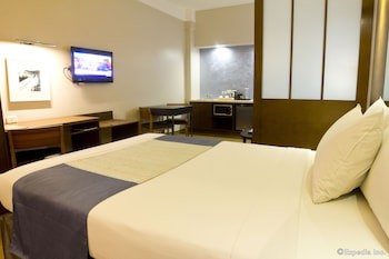 Microtel By Wyndham Acropolis