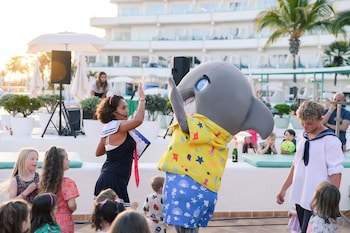 Hovima La Pinta Beachfront Family Hotel