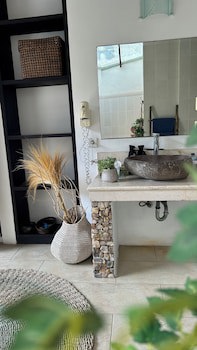 Artemis Villa And Hotel