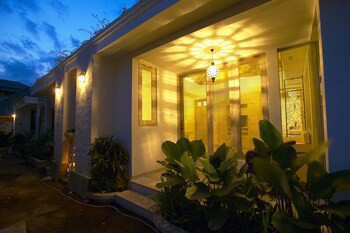 Artemis Villa And Hotel