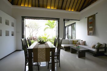 Artemis Villa And Hotel