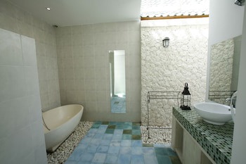 Artemis Villa And Hotel