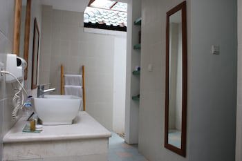 Artemis Villa And Hotel