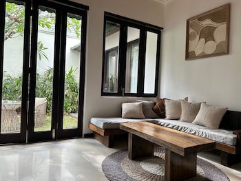 Artemis Villa And Hotel