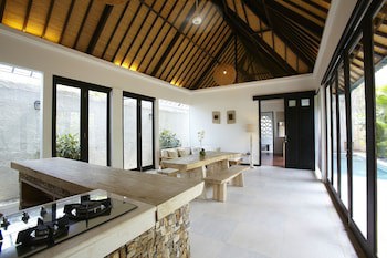 Artemis Villa And Hotel
