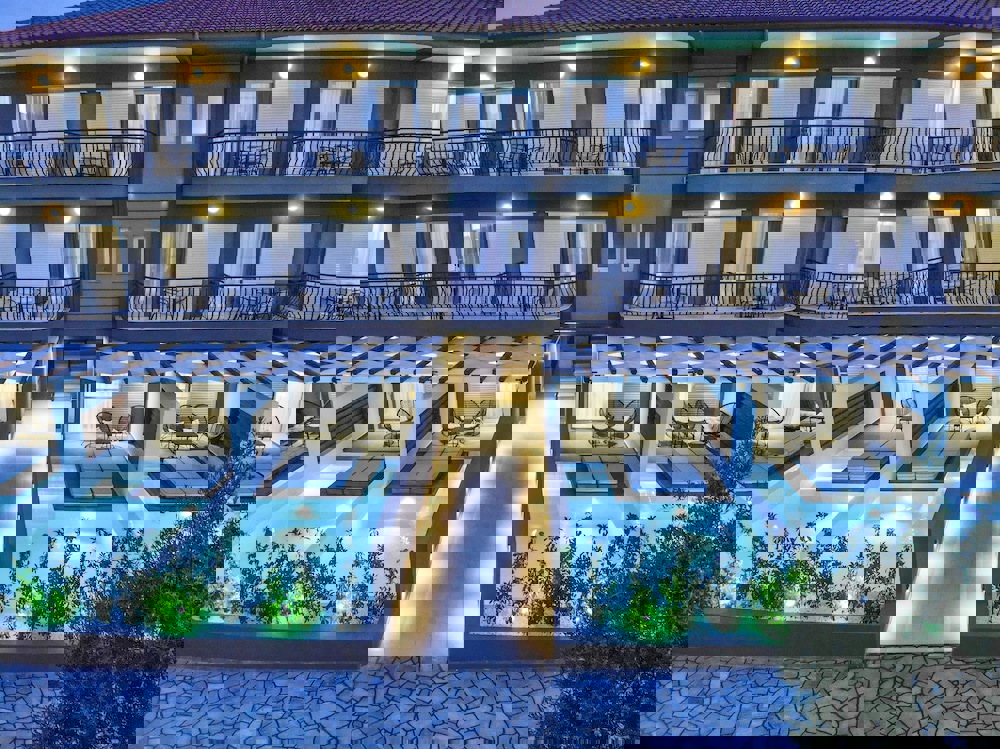 Royal Hotel and Suites