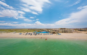 Laguna Shores Resort