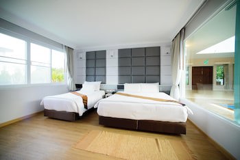 Bor Saen Pool Villa