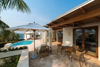 Las Verandas Hotel & Villas