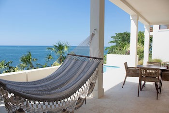 Las Verandas Hotel & Villas