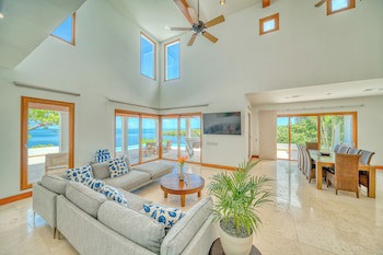 Las Verandas Hotel & Villas