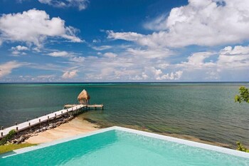 Las Verandas Hotel & Villas