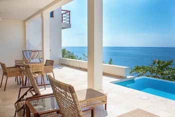 Las Verandas Hotel & Villas