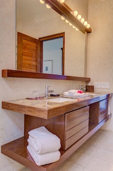 Las Verandas Hotel & Villas