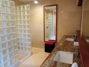 Las Verandas Hotel & Villas