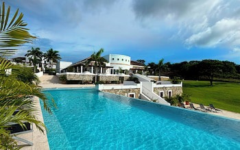 Las Verandas Hotel & Villas