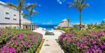 Las Verandas Hotel & Villas