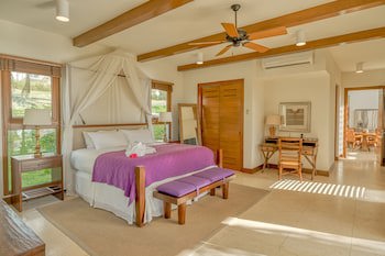 Las Verandas Hotel & Villas