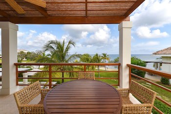 Las Verandas Hotel & Villas