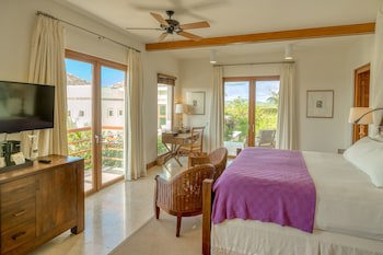 Las Verandas Hotel & Villas