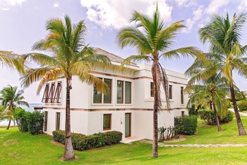 Las Verandas Hotel & Villas
