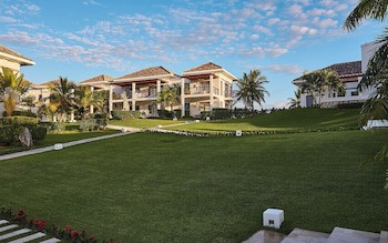 Las Verandas Hotel & Villas