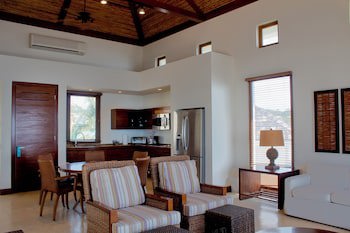 Las Verandas Hotel & Villas