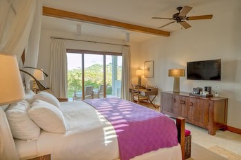 Las Verandas Hotel & Villas