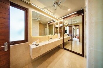 Las Verandas Hotel & Villas