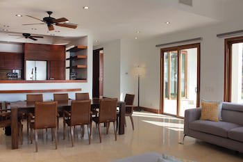 Las Verandas Hotel & Villas