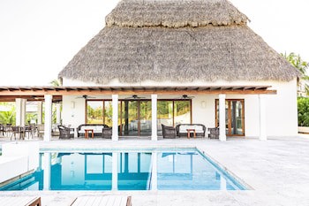 Las Verandas Hotel & Villas