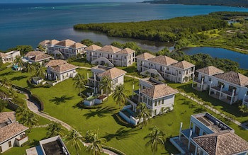 Las Verandas Hotel & Villas