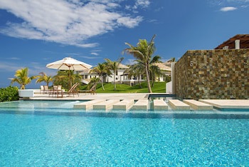 Las Verandas Hotel & Villas