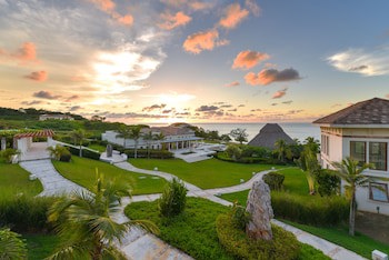 Las Verandas Hotel & Villas