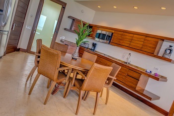 Las Verandas Hotel & Villas
