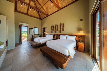 Las Verandas Hotel & Villas
