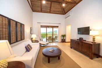 Las Verandas Hotel & Villas