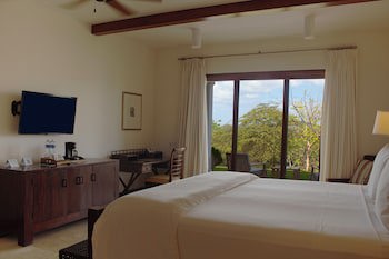 Las Verandas Hotel & Villas